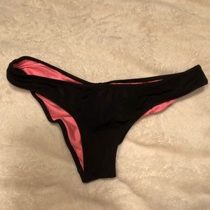 Excellent condition VS PINK black scrunch bottoms